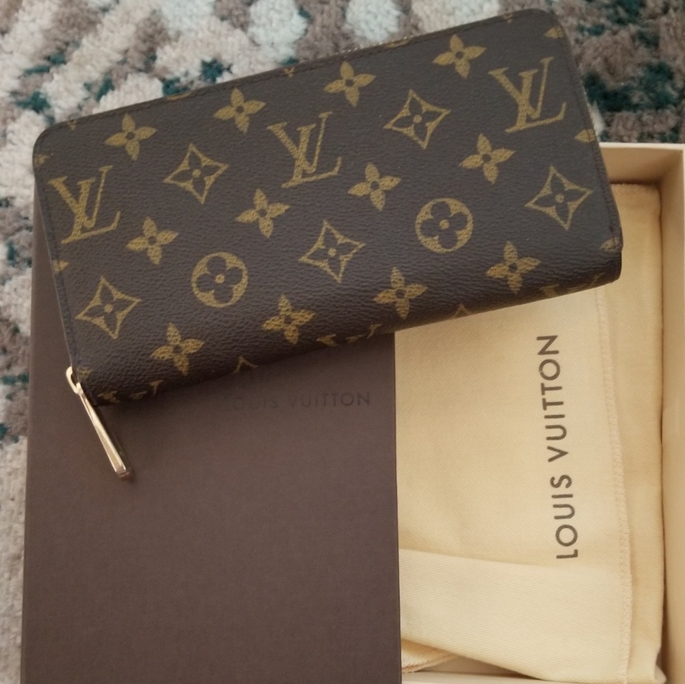 Louis Vuitton Zippy Monogram Wallet